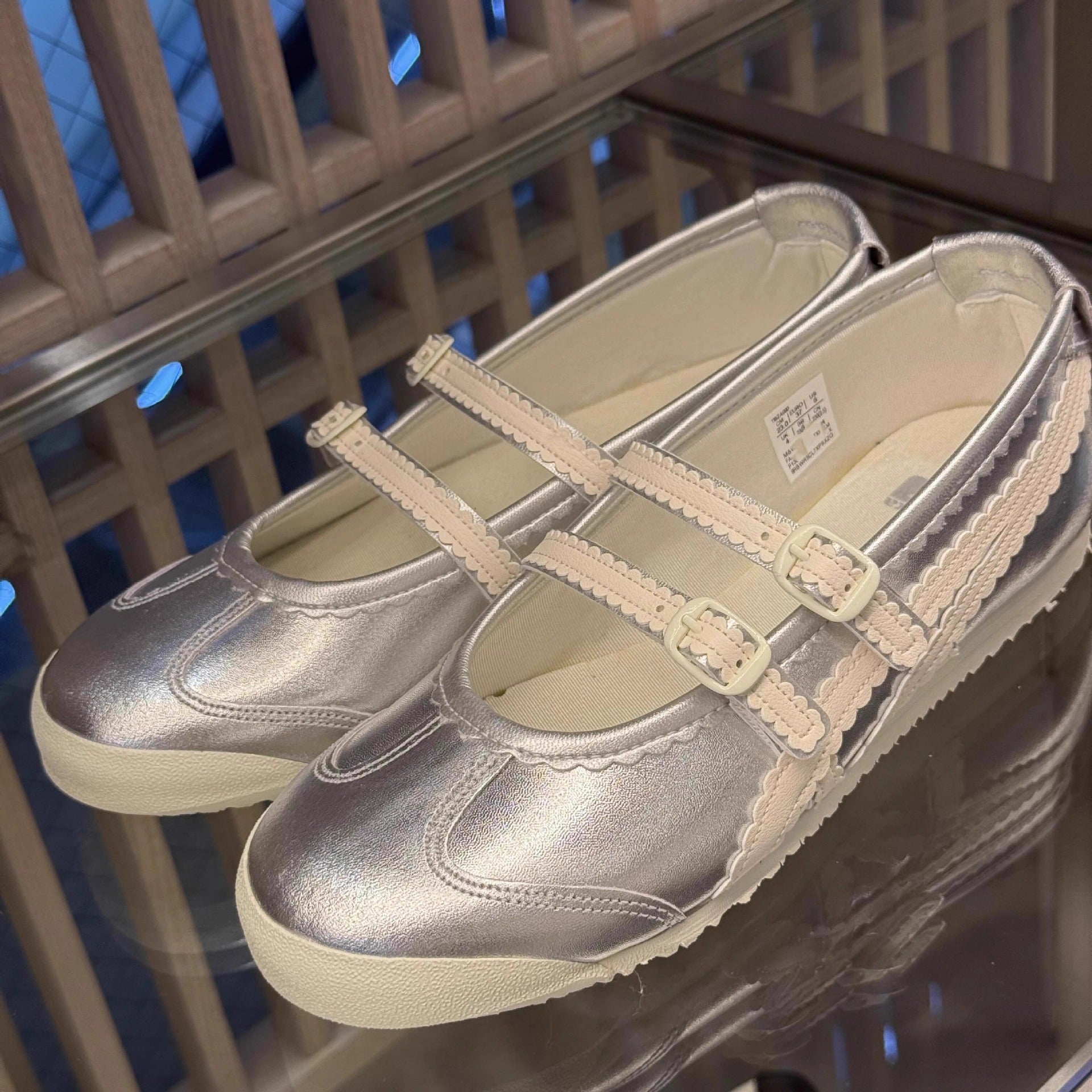 Damen Ballerinas mit verspieltem Riemendesign und hochwertiger Lederoberfläche