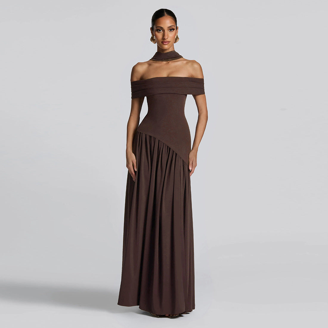 Damen Abendkleid mit schickem Schulterfreies Design und hohem Schlitz