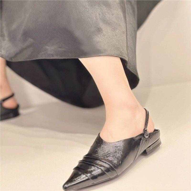 Damen Spitz zulaufende Slingback‑Mules mit dekorativem Riemen und ergonomischem Flachabsatz Shop Nory