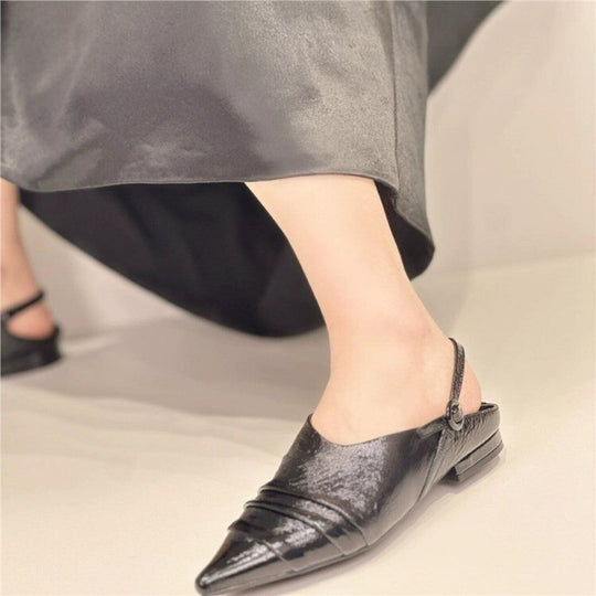 Damen Spitz zulaufende Slingback‑Mules mit dekorativem Riemen und ergonomischem Flachabsatz Shop Nory