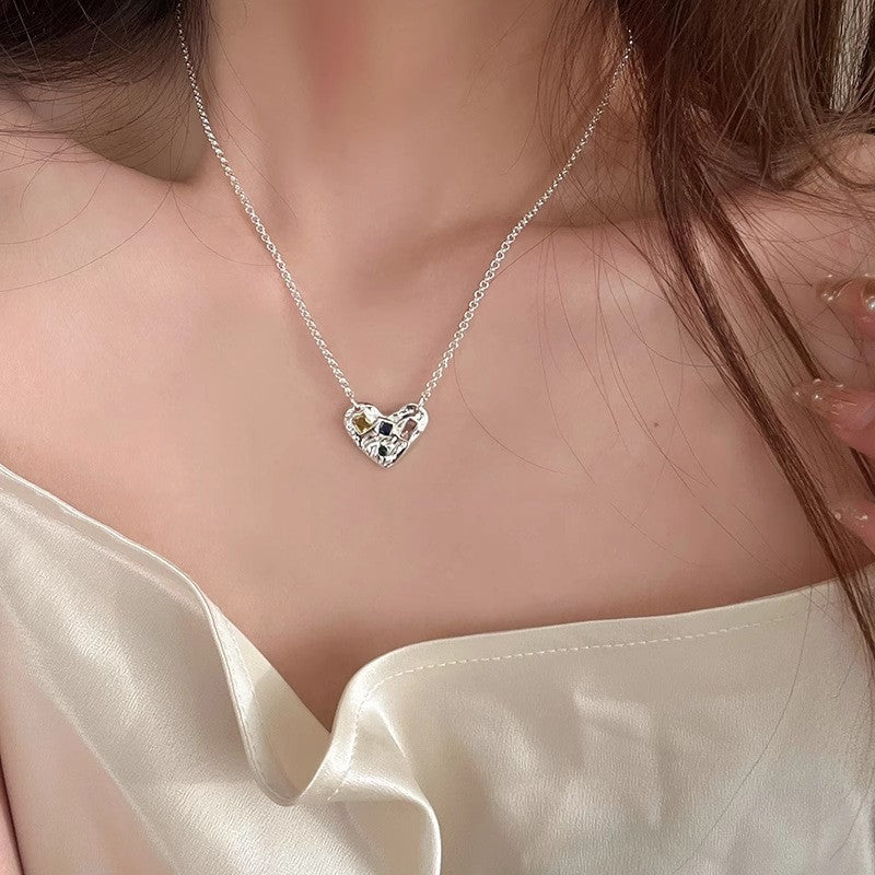 Damen Halskette mit herzförmigem Anhänger und funkelnden Kristallen Shop Nory