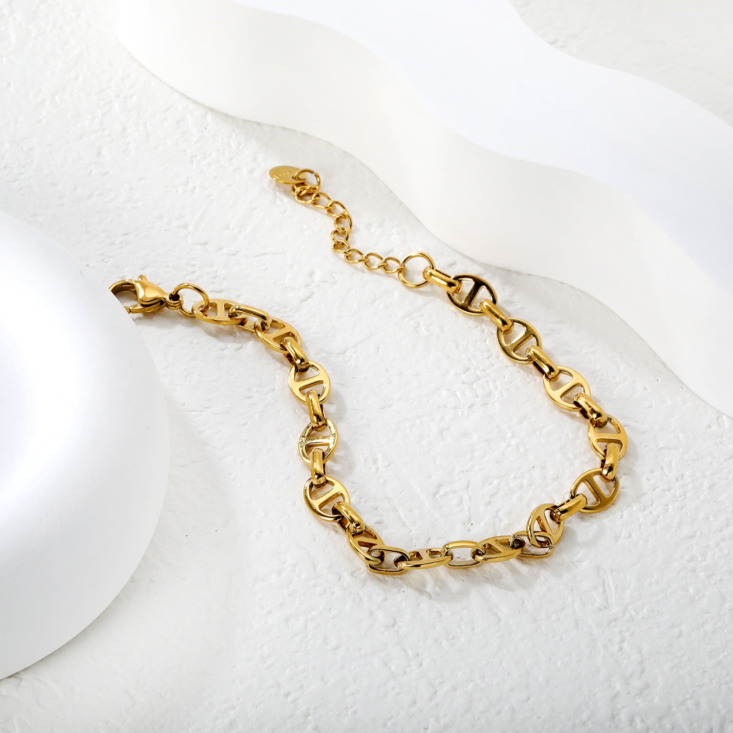 Damen modisches Gliederarmband aus goldplattiertem Edelstahl Shop Nory