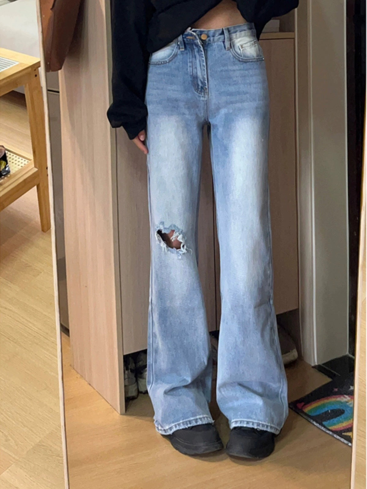 Damen Flared Jeans mit hohem Bund und modischen Rissdetails