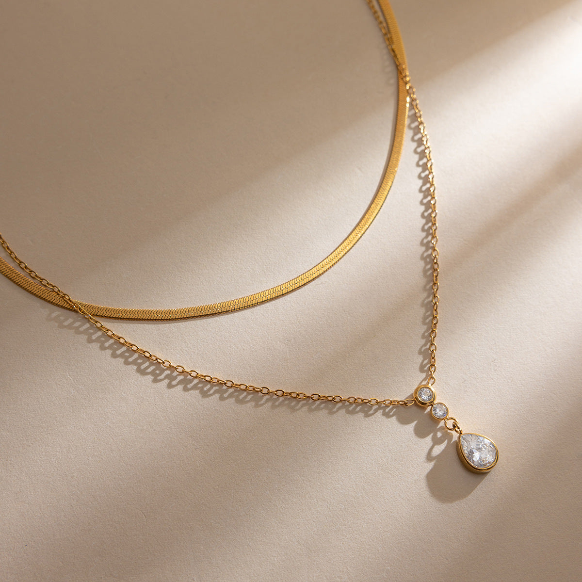 Damen Halskette mit zarten Wasserfall-Anhängern und verlängerbarer Edelstahlkette Shop Nory