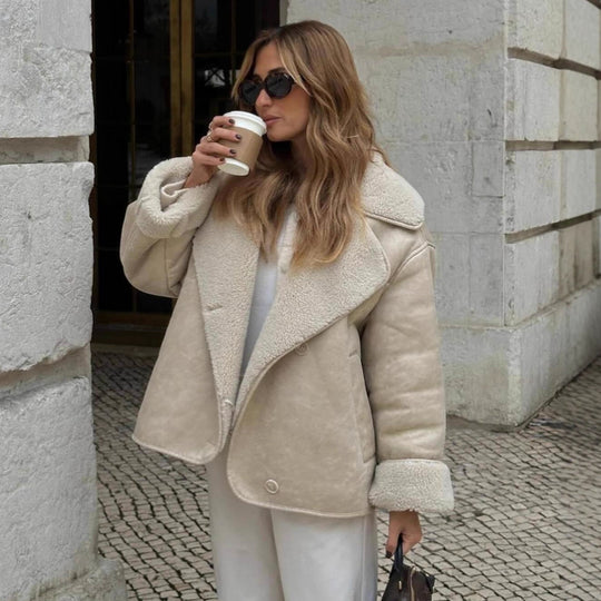 Damen Kurzjacke im Lammfell-Look mit Umlegekragen und seitlichen Eingrifftaschen Shop Nory