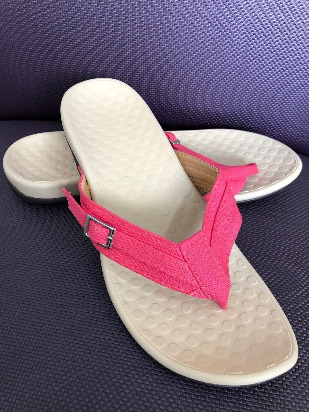 Damen Elegante und komfortable Zehentrenner-Sandalen mit verstellbarem Riemen