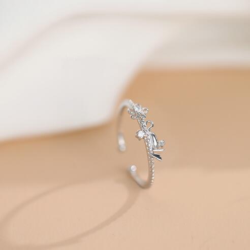 Damen Ring mit filigranem Blütenmuster und zartem Zirkonia Shop Nory