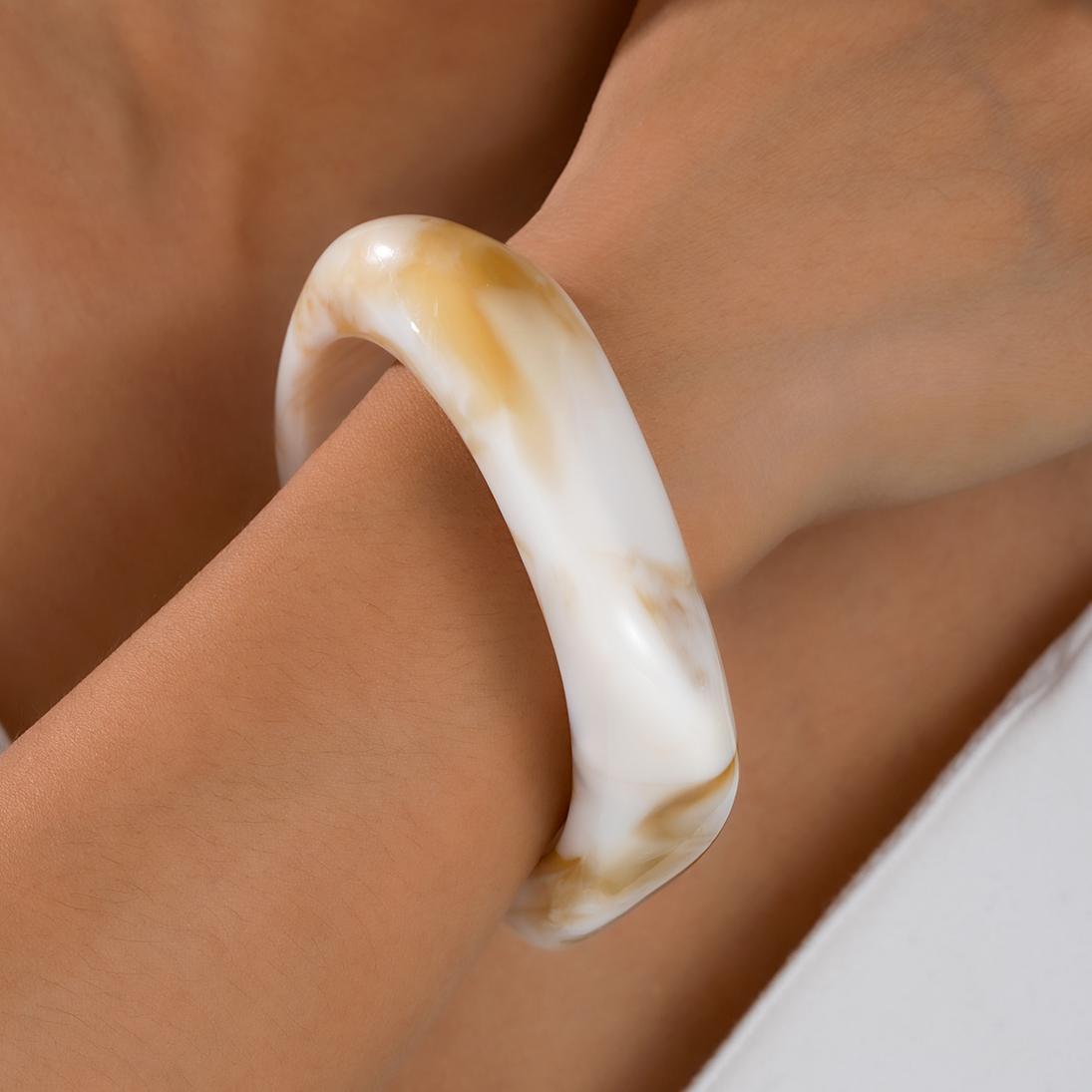 Damen modisches Acrylarmband mit einzigartigen Marmorierungen Shop Nory