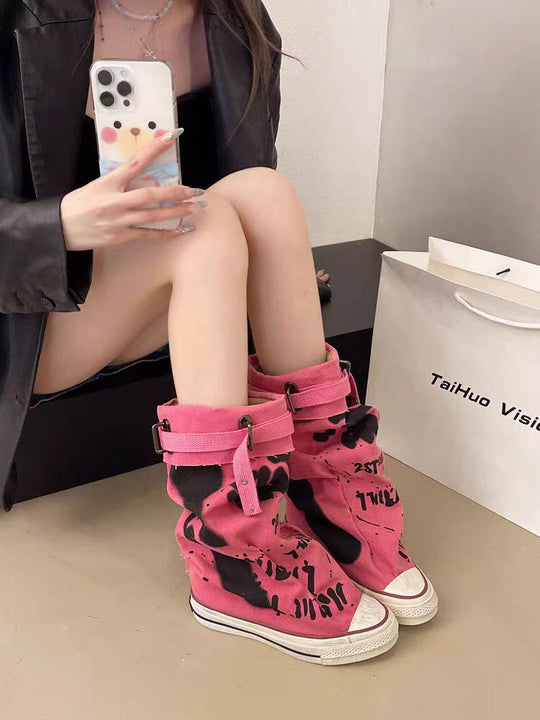 Damen Slouchy Canvas-High-Top Sneaker-Stiefel mit Gurt und Graffiti-Print Shop Nory