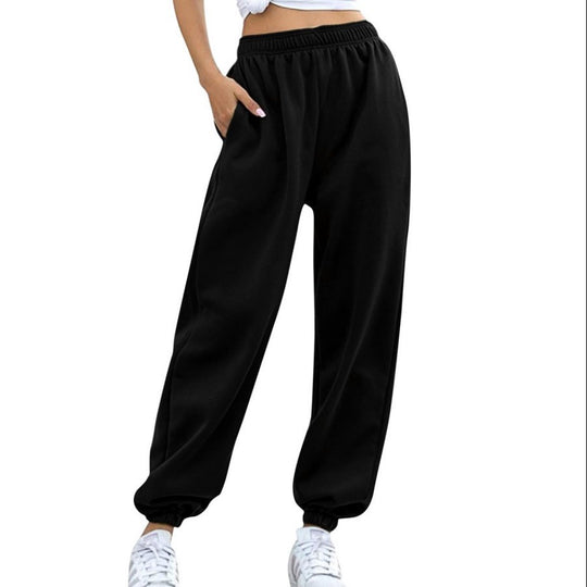 Damen nan weite High‑Waist Sweatpant mit elastischem Komfortbund, seitlichen Eingrifftaschen und gerafften Knöchelbündchen Shop Nory