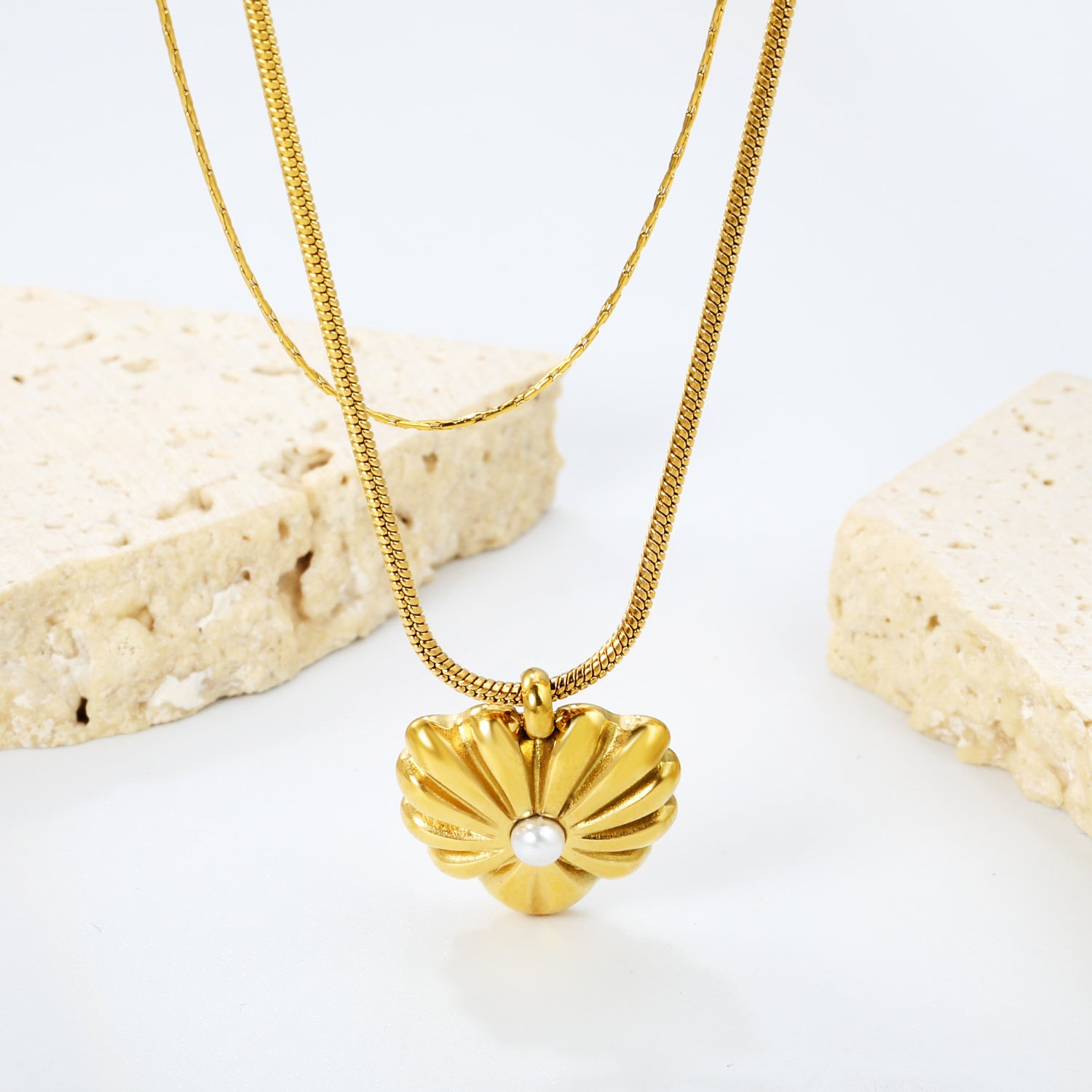 Damen Halskette mit funkelndem Herzanhänger aus goldplattiertem Edelstahl Shop Nory