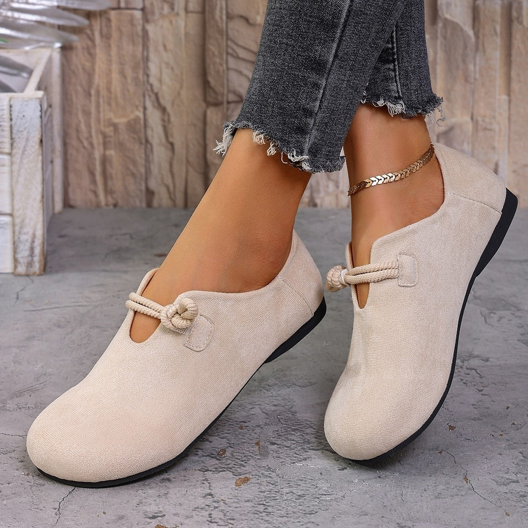 Damen Bequeme Slipper mit runder Kappe, Veloursoptik und Knotenriemen Shop Nory