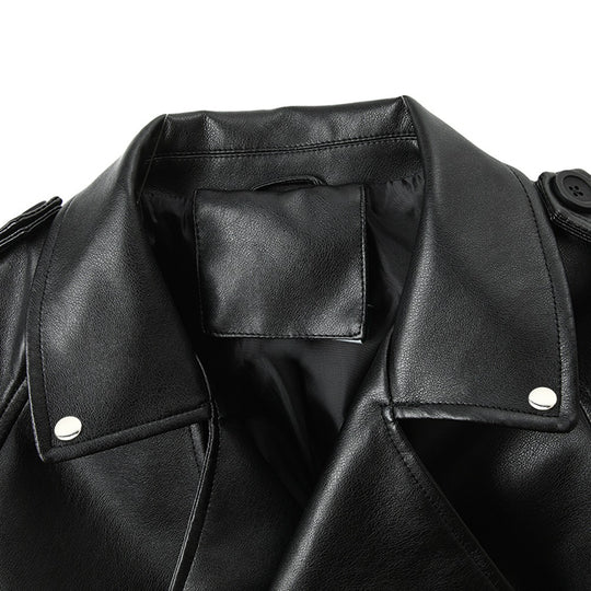 Damen Cropped Biker‑Trench aus weichem Kunstleder mit Schulterriegeln und Schnallenmanschetten Shop Nory