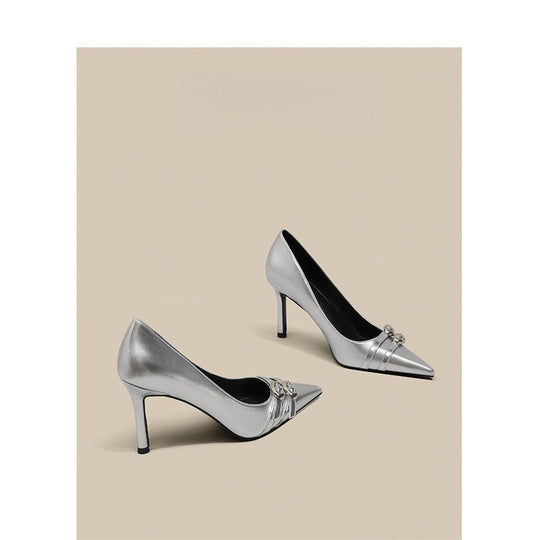 Damen Spitz zulaufende Lackpumps mit schmalem Stiletto und dekorativer Glanz‑Schnalle Shop Nory
