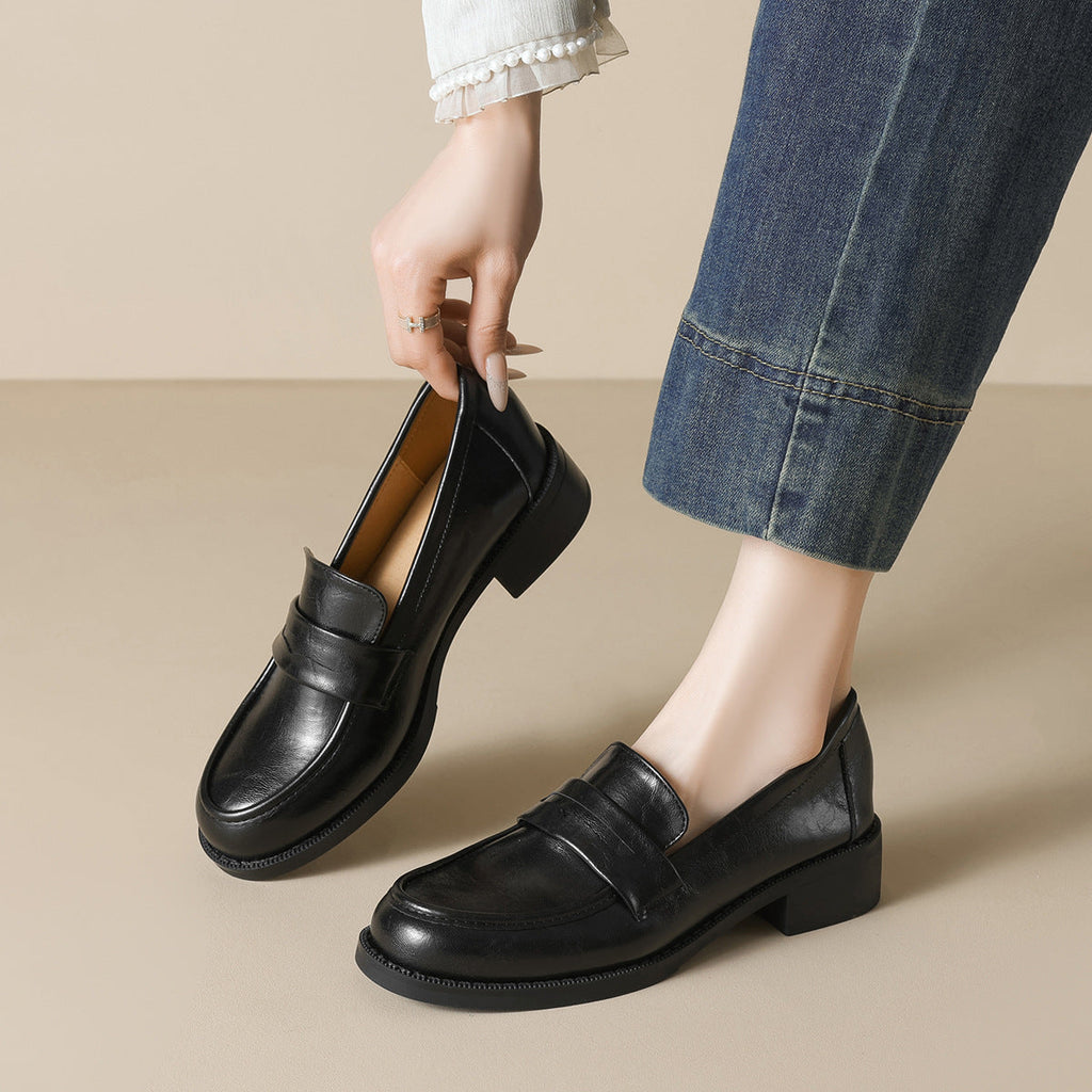 Damen Mokassin mit glänzendem Leder und komfortablem Blockabsatz Shopnory