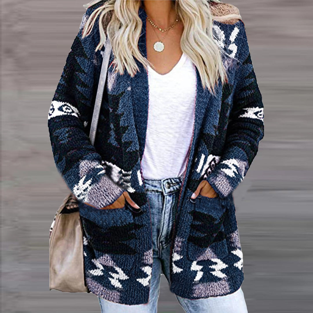 Damen Strickjacke im modernen Ethno-Design mit aufgesetzten Taschen und lässigem Schnitt