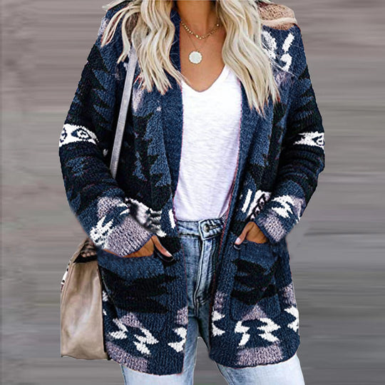 Damen Strickjacke im modernen Ethno-Design mit aufgesetzten Taschen und lässigem Schnitt