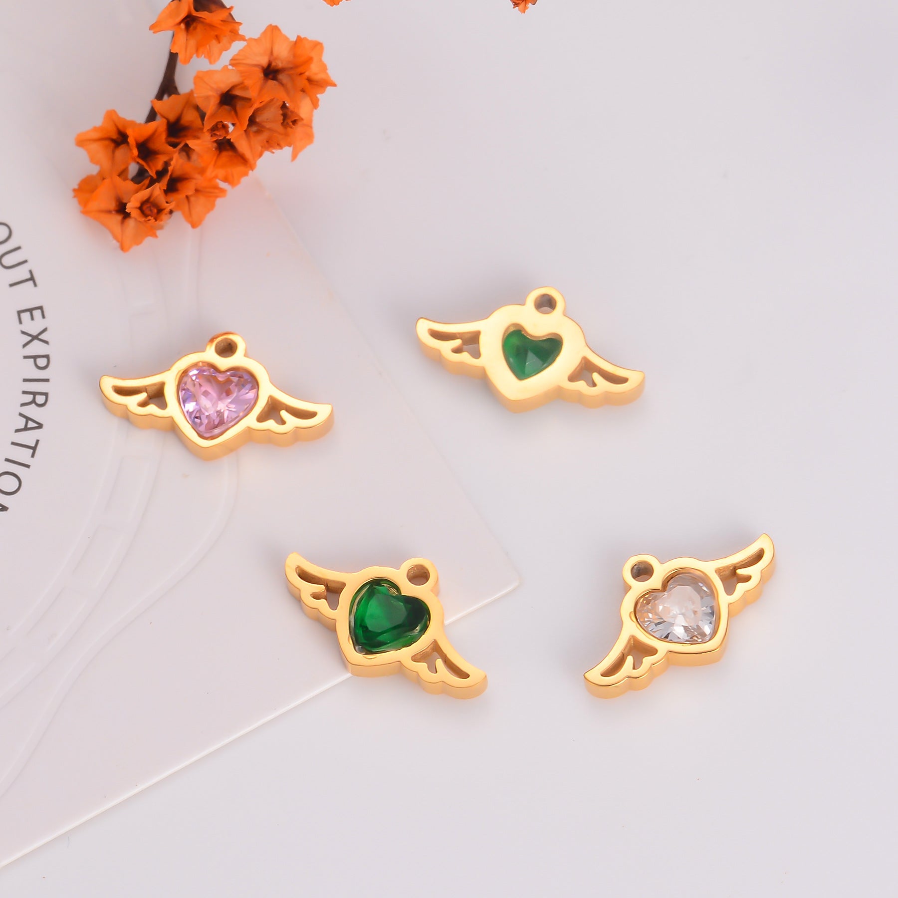 Damen Anhänger mit flügelartigem Herzen und grünem Kristall Shop Nory