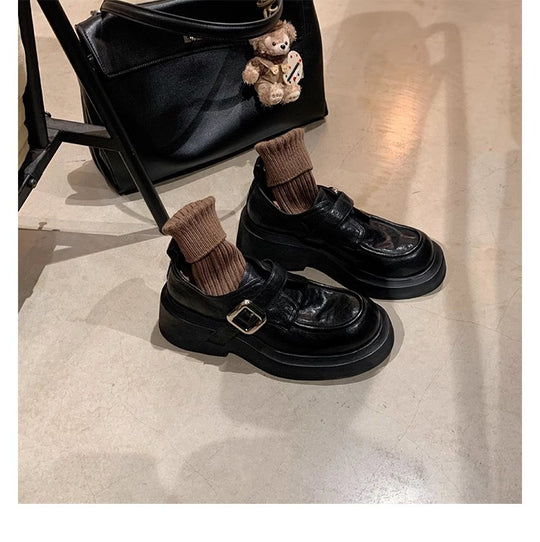 Damen Chunky-Loafer mit markanter Plateausohle und dekorativem Schnallenriemen Shop Nory