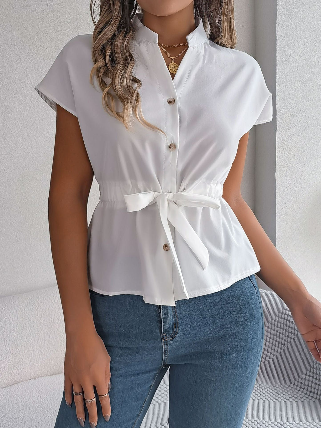 Damen Blusenshirt mit tailliertem Schnitt und kurzen Ärmeln