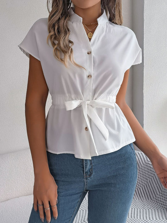 Damen Blusenshirt mit tailliertem Schnitt und kurzen Ärmeln