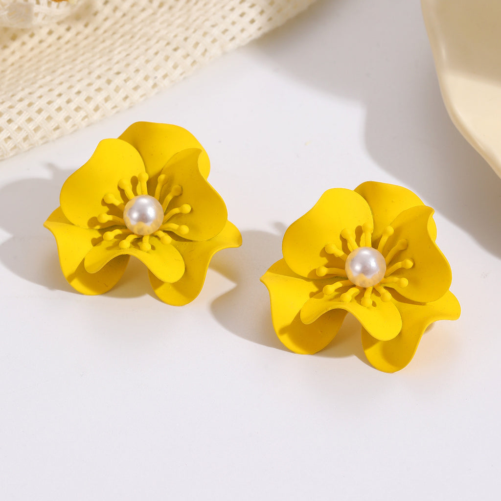 Damen Ohrstecker mit kunstvollem Blüten-Design und Perlenakzent Shop Nory