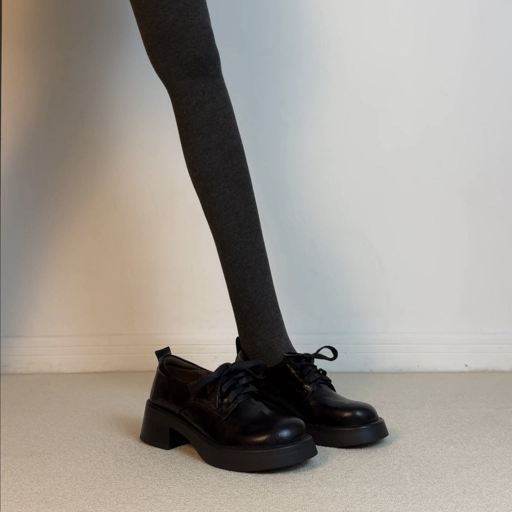 Damen Klassische Schnürschuhe mit robustem Plateau und eleganter Lederoberfläche