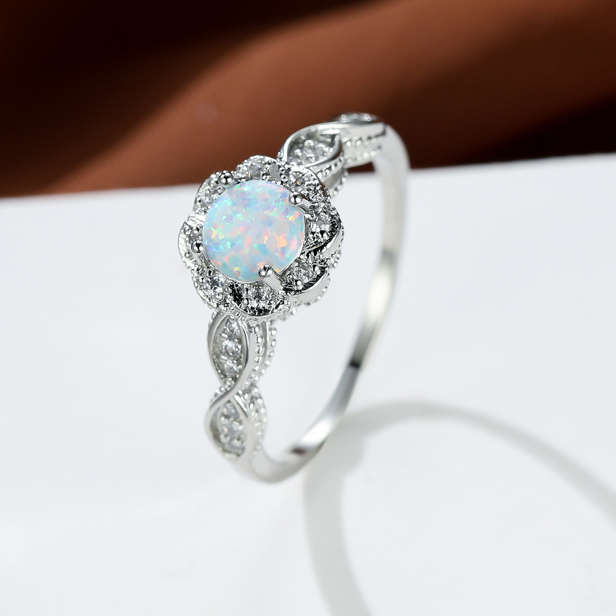 Damen Ring mit funkelndem Opal und floralen Zirkonia-Details Shop Nory