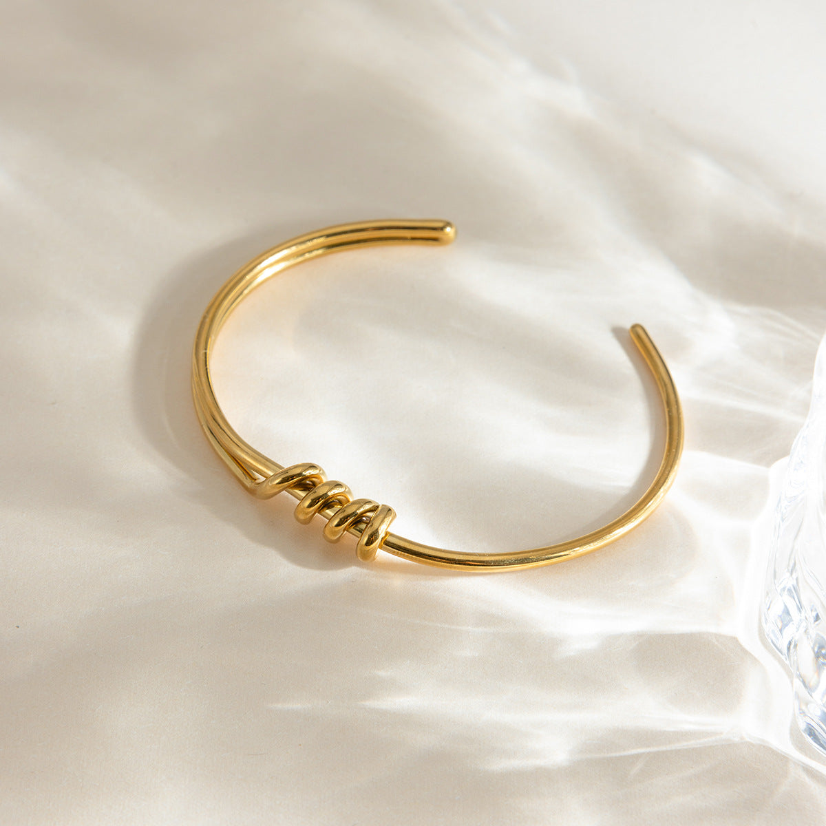 Damen Offenes Armband aus hypoallergenem Edelstahl mit elegantem Knoten-Design Shop Nory