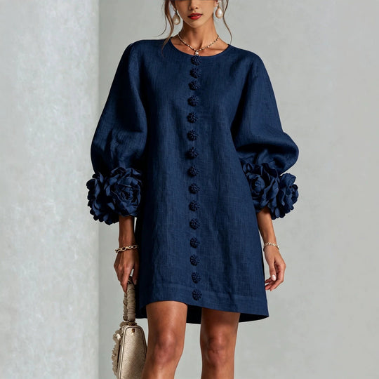 Damen Kurz geschnittenes Leinenkleid mit 3D‑Blütenärmeln und mittiger Knopfleiste Shop Nory
