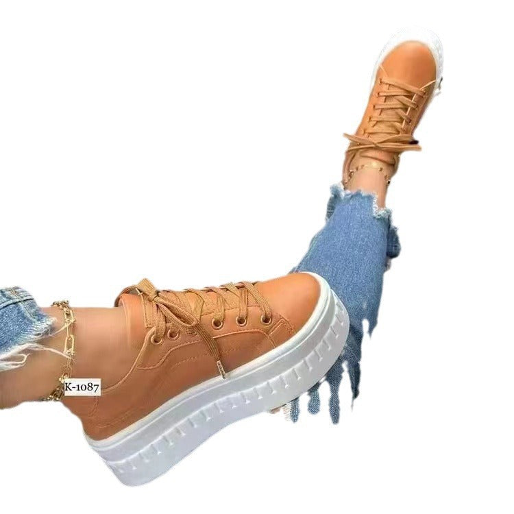 Damen Modische Plateau-Sneaker mit glattem Obermaterial, seitlichem Reißverschluss und markanter Profilsohle Shop Nory