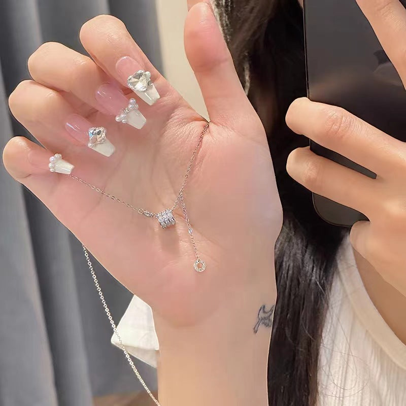 Damen Halskette mit luxuriösem Zirkonia-Anhänger und filigraner Gliederkette Shop Nory