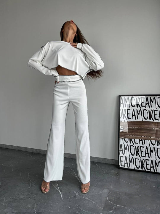 Damen Cropped Oversized-Sweatshirt mit Overlocknähten und High-Waist ausgestellter Hose Set Shop Nory
