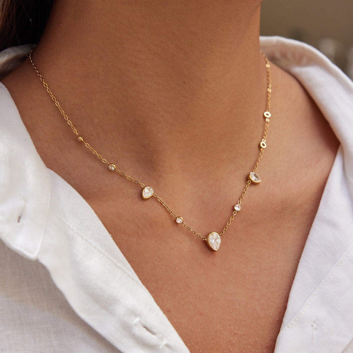 Damen Halskette mit elegantem zauberhaften Kristall-Design und wasserfester Edelstahlverarbeitung Shop Nory