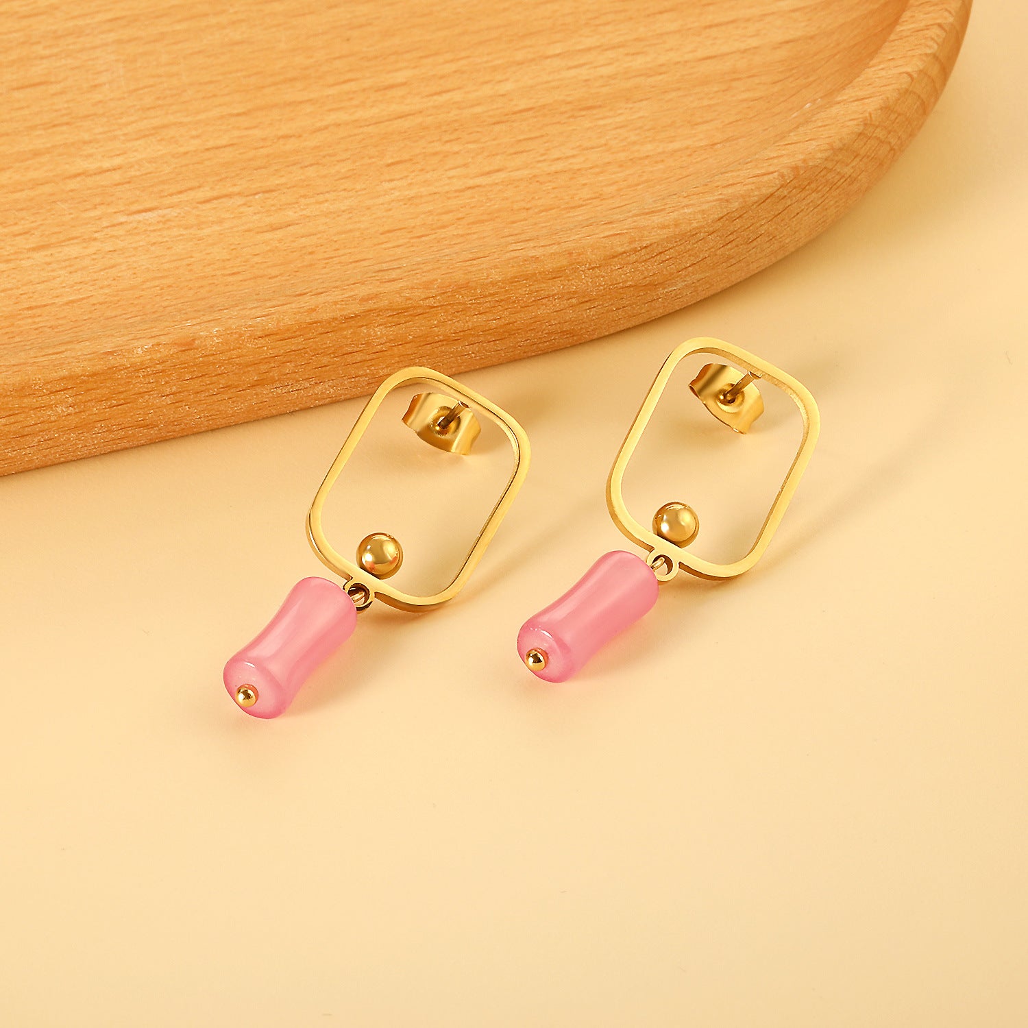 Damen Hängende Ohrstecker mit modernem, rechteckigem Design und buntem Kristallanhänger Shop Nory