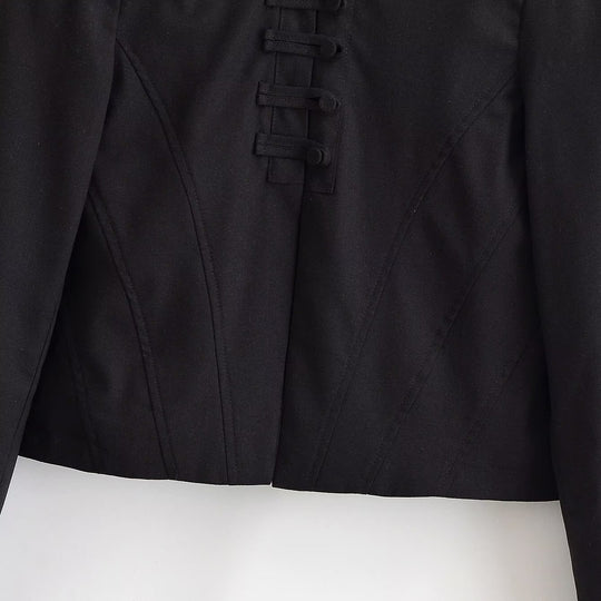 Damen kurz taillierte Jacke mit Stehkragen und dekorativer Schlaufenleiste Shop Nory