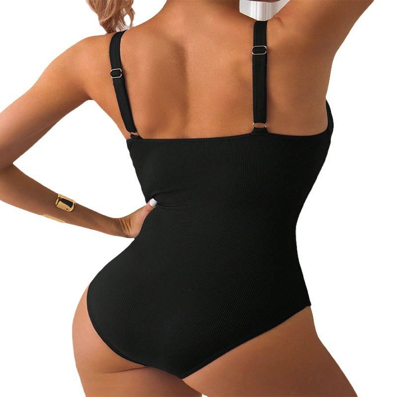 Damen Eleganter Einteiler Badeanzug mit aufregendem Cut-Out und ansprechendem Schmuckdetail Shopnory