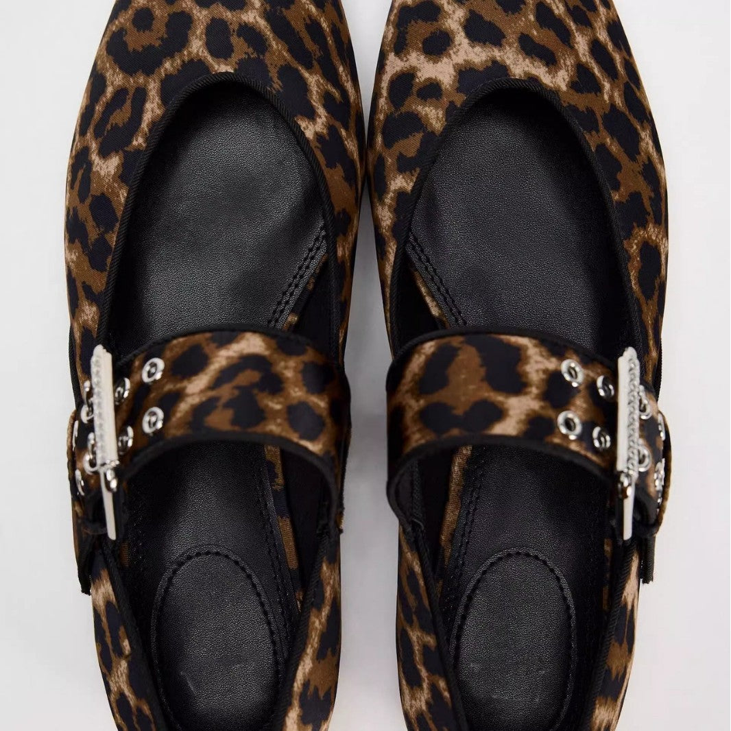 Damen Flache Riemchen‑Ballerinas mit breitem dekorativem Schnallenriemen und Leopardenmuster Shop Nory