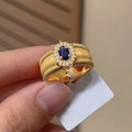 Damenring mit blauem Edelstein und kunstvollem Golddesign Shop Nory