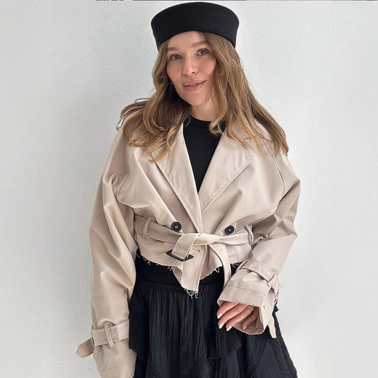 Damen Kurzgeschnittener Trench-Cropped-Mantel mit Taillengürtel, Oversize-Ärmeln und ausgefranstem Saum Shop Nory