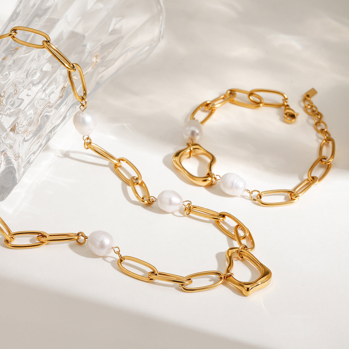 Damen Armband mit eleganten Perlenakzenten und robuster Edelstahlverarbeitung Shop Nory