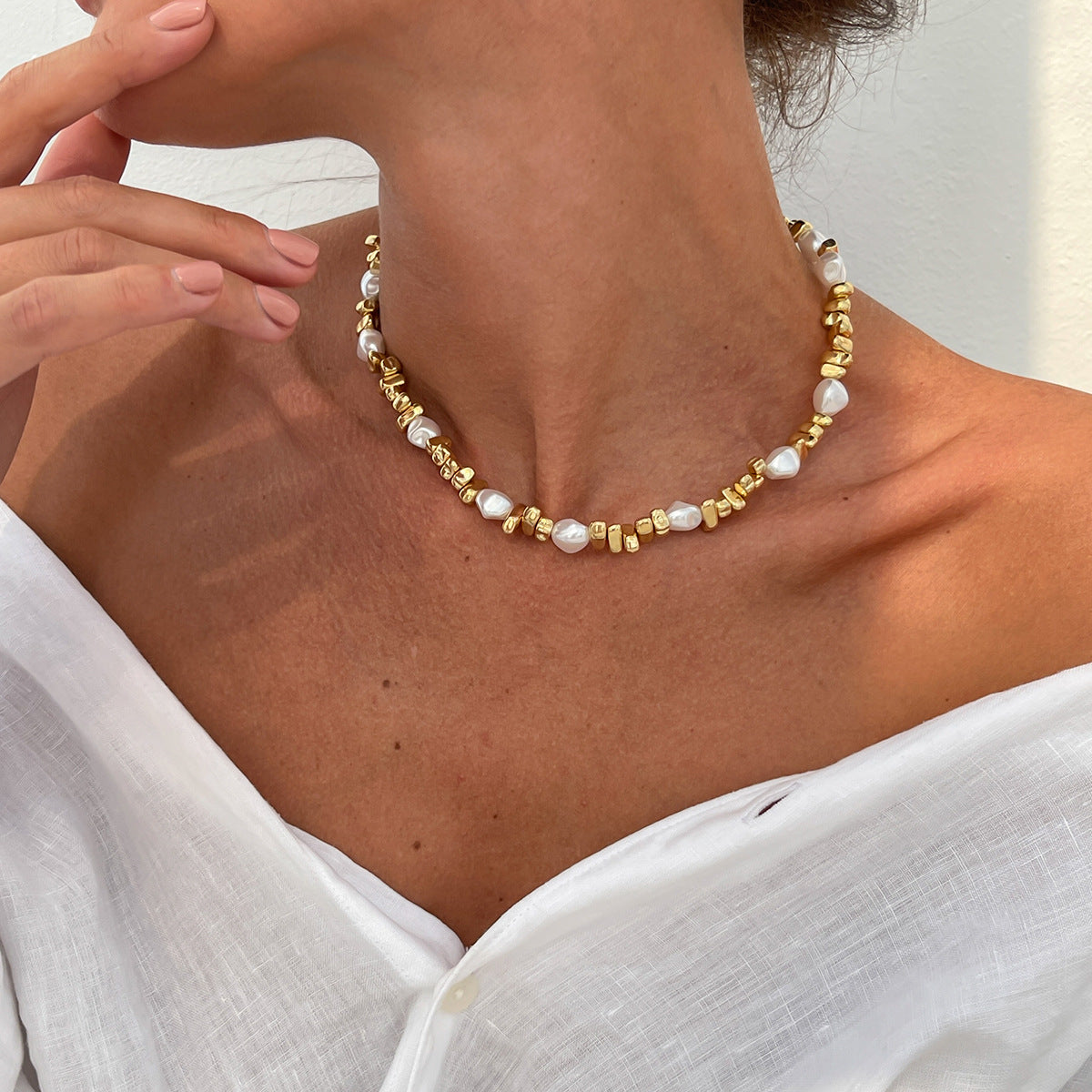 Damen elegante Kette mit asymmetrischem Perlen-Design und Metallakzenten Shop Nory