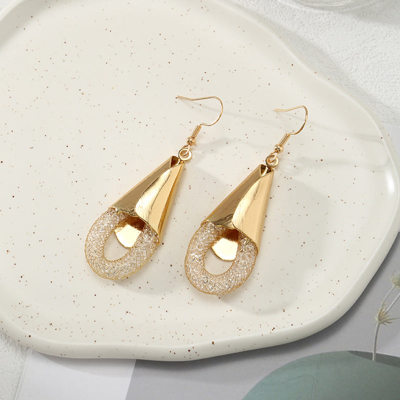 Damen Ohrringe mit filigranem, modernem Design Shop Nory