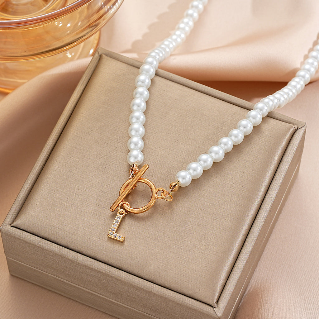 Damen Halskette mit auffälligem Perlen-Design und personalisiertem Anhänger Shop Nory