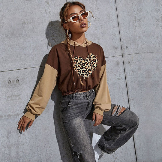 Damen Kurzgeschnittener Kapuzenpullover mit Teddy‑Print, Colorblock‑Ärmeln und elastischem Saum Shop Nory