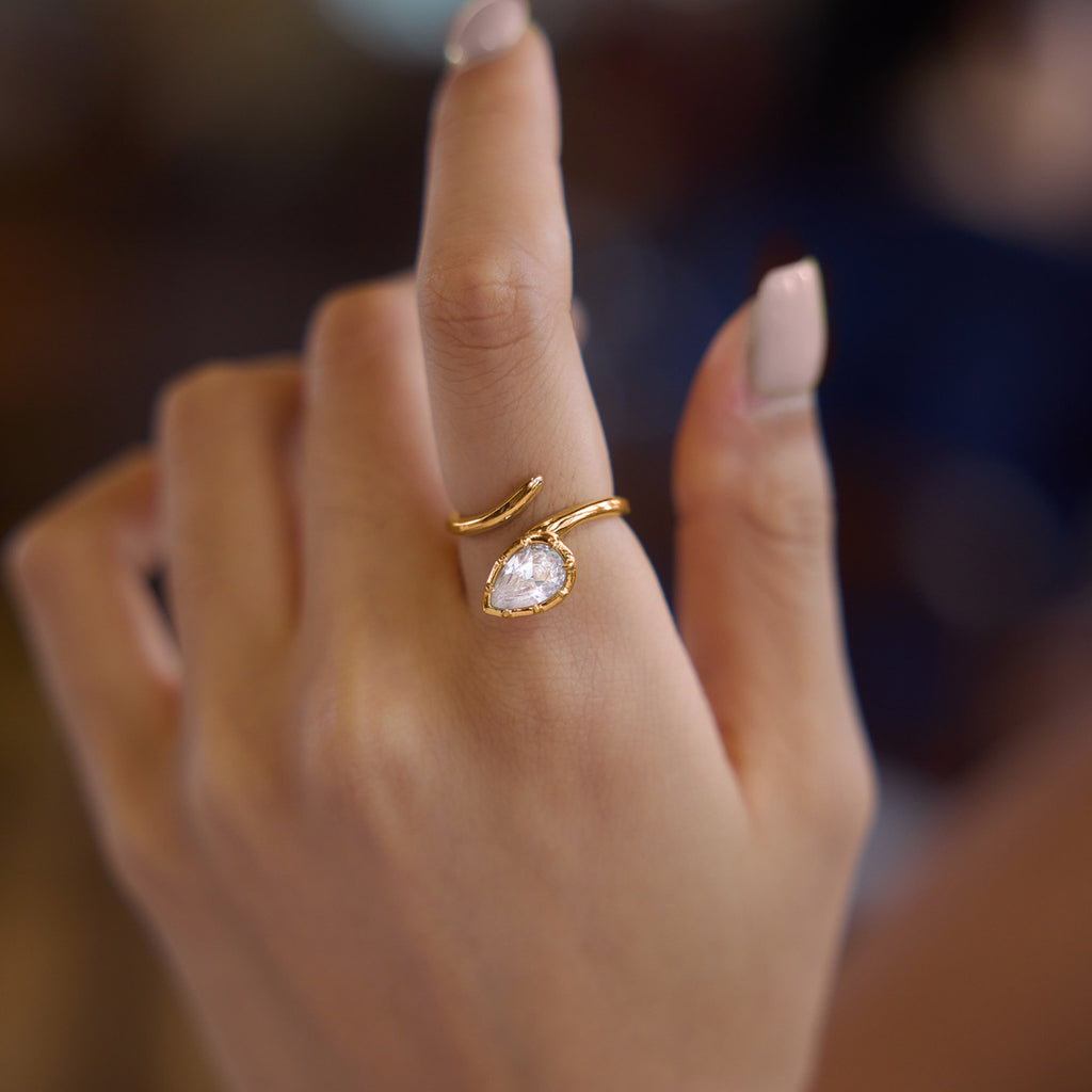 Damen Offener Ring mit funkelndem Tropfenstein und modernem Design Shop Nory