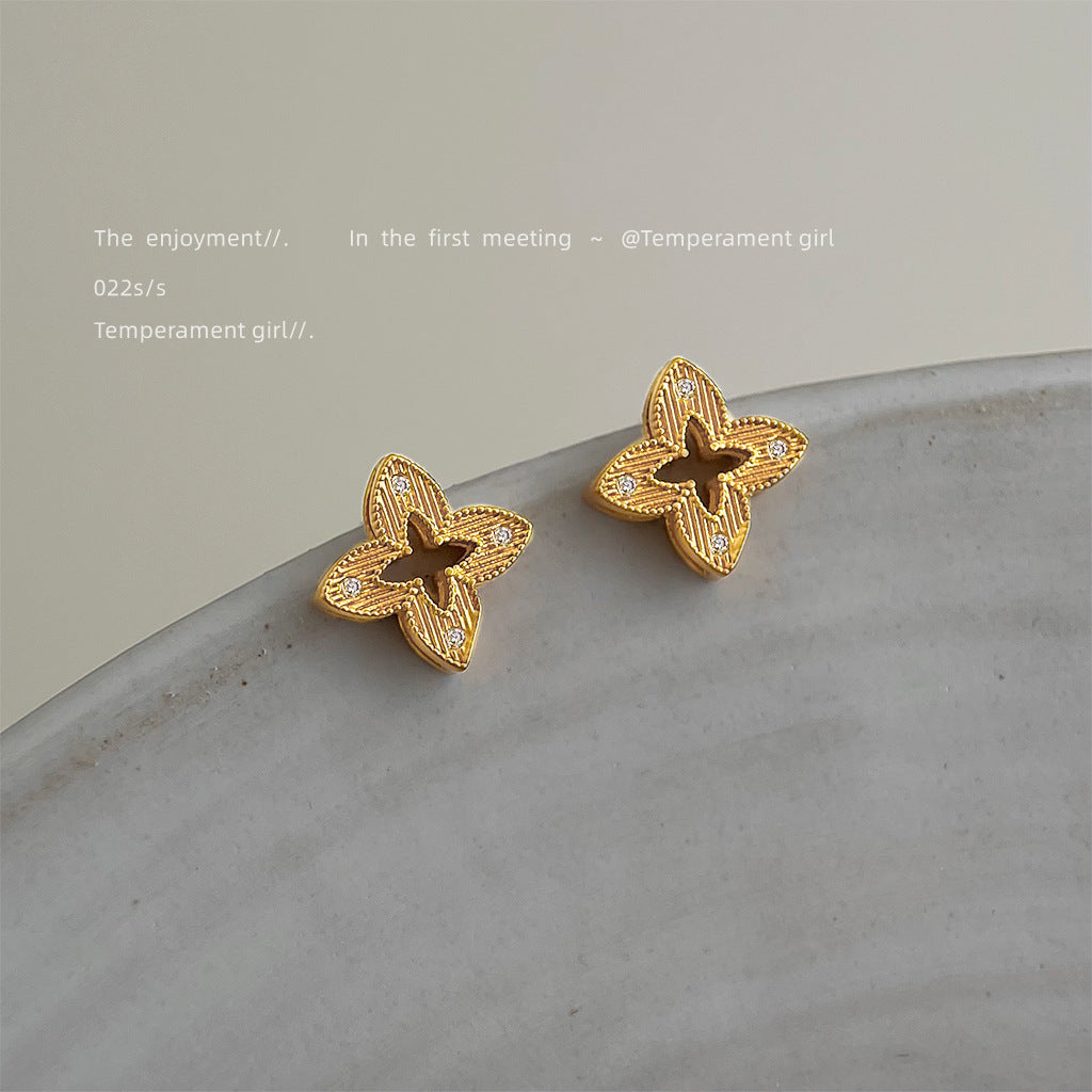 Damenohrringe mit einzigartigem Blüten-Design und feiner Oberflächenstruktur Shop Nory