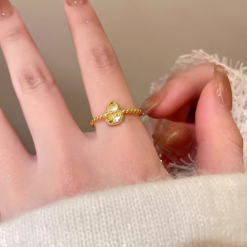 Damen Zierlicher Ring mit geflochtenem Design und detailreicher Fassung Shop Nory