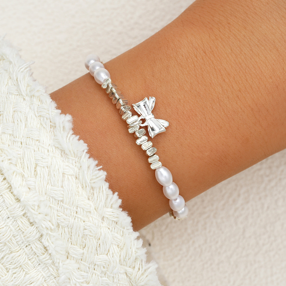 Damen zarte Halskette mit verspieltem Herzanhänger und eleganten Perlen Shop Nory