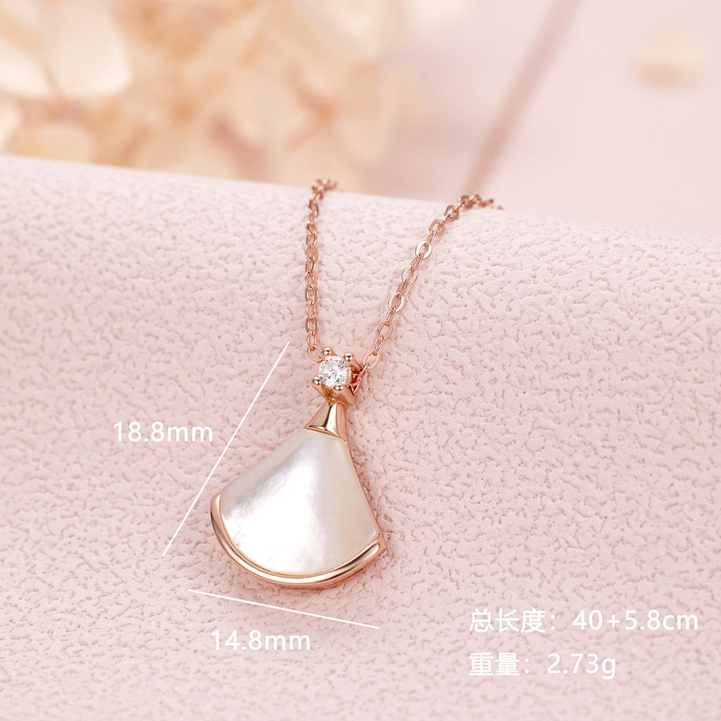 Damen Halskette mit eleganter Muschelform und funkelnden Kristallen Shop Nory